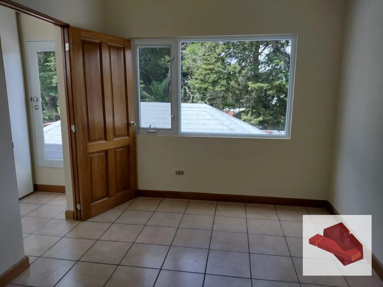 Linda casa en Muxbal 3 dormitorios y estudio — Casa en Venta en Muxbal, Guatemala, Ciudad — foto 2 de 9