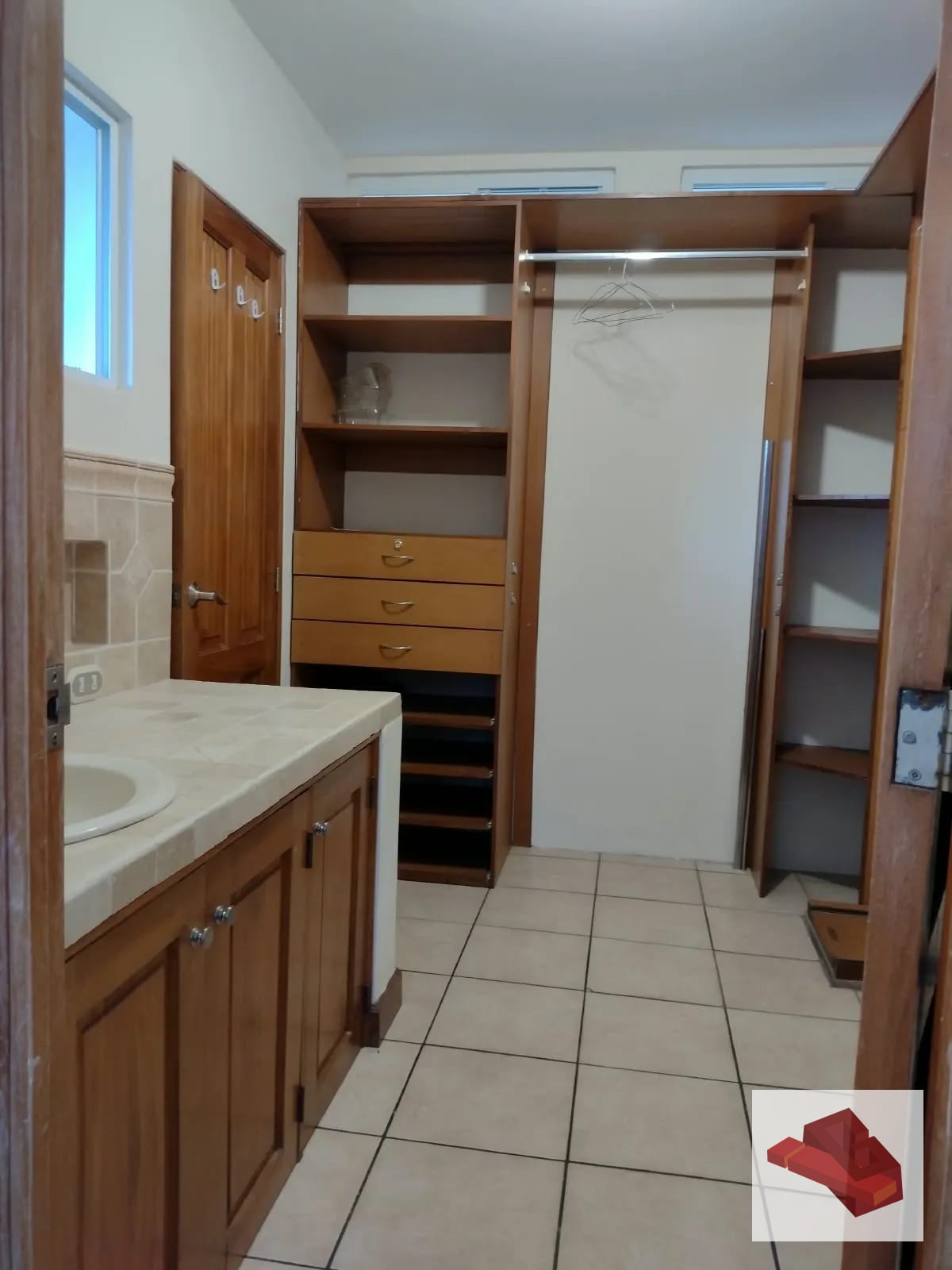 Linda casa en Muxbal 3 dormitorios y estudio — Casa en Venta en Muxbal, Guatemala, Ciudad — foto 4 de 9