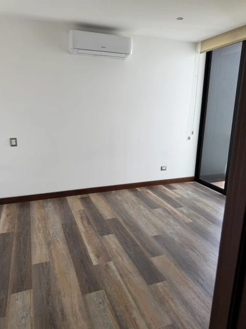 Apartamento en RENTA zona 10-3 dormitorios — Apartamento en Alquiler en Zona 10, Guatemala, Ciudad — foto 13 de 16