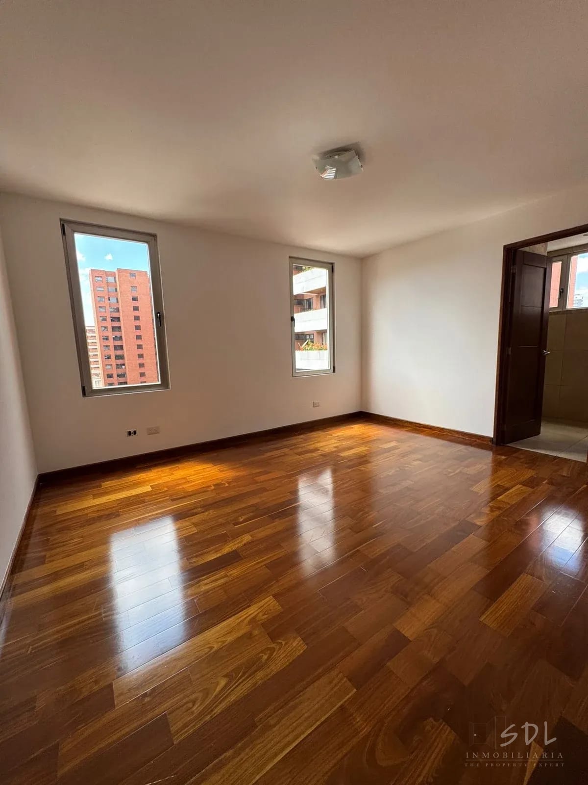 Zona 10 Avia — Apartamento en Alquiler en Zona 10, Guatemala, Ciudad — foto 3 de 12