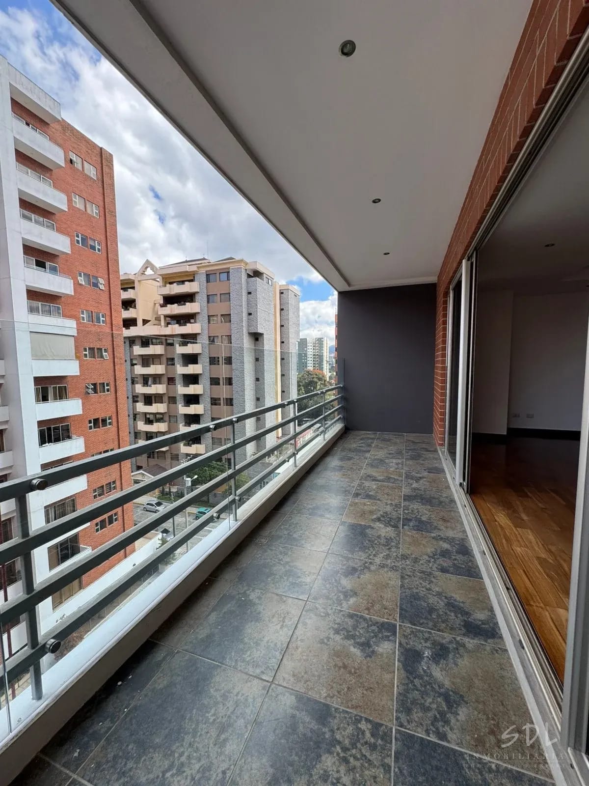Zona 10 Avia — Apartamento en Alquiler en Zona 10, Guatemala, Ciudad — foto 2 de 12