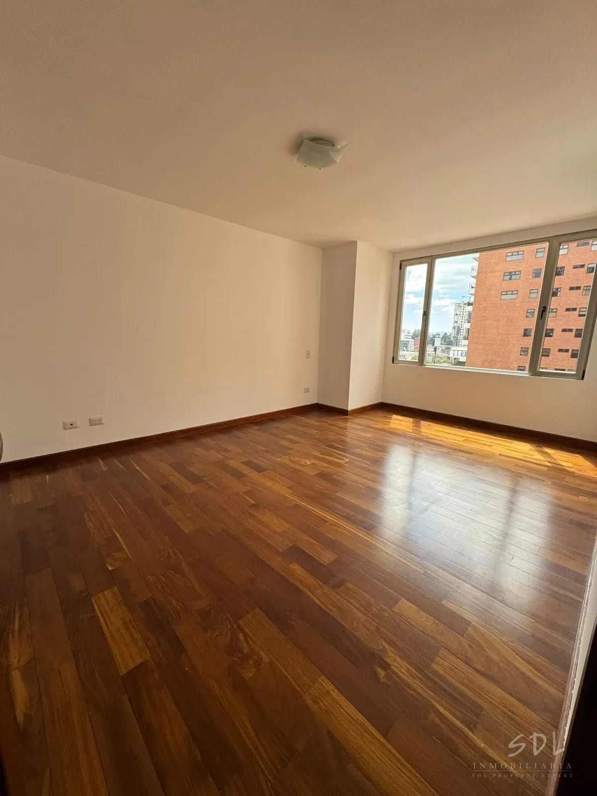 Zona 10 Avia — Apartamento en Alquiler en Zona 10, Guatemala, Ciudad — foto 9 de 12