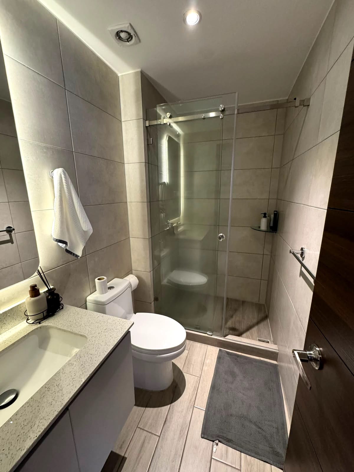 Ideal para extranjeros en zona 10 — Apartamento en Venta en Zona 10, Guatemala, Ciudad — foto 2 de 12