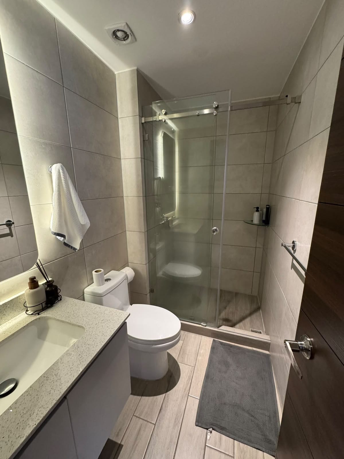 Amueblado en zona 10 — Apartamento en Alquiler en Parque 10, Zona 10, Guatemala, Ciudad — foto 4 de 12