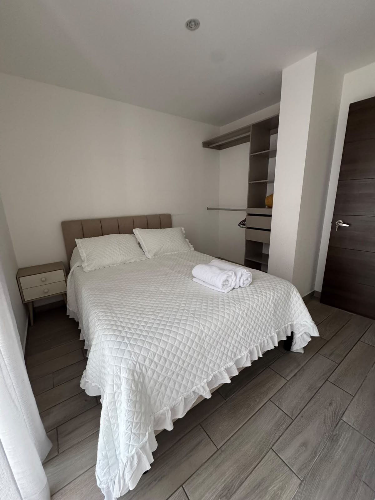 Amueblado en zona 10 — Apartamento en Alquiler en Parque 10, Zona 10, Guatemala, Ciudad — foto 6 de 12