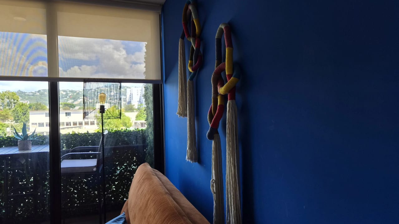 Sala — Apartamento moderno en Ciudad de Guatemala Zona 14 — Edificio en Alquiler en Be14, Zona 14, Guatemala, Ciudad — foto 3 de 11