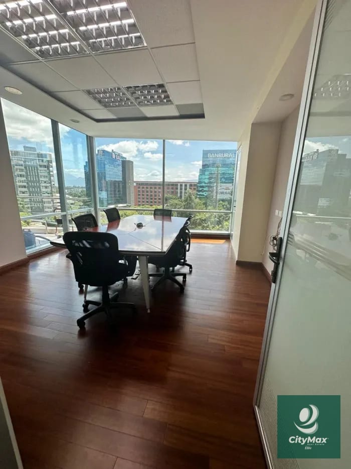 Oficina en Zona 10 sobre la Avenida Reforma — Oficina en Alquiler en Zona 10, Guatemala, Ciudad — foto 1 de 6