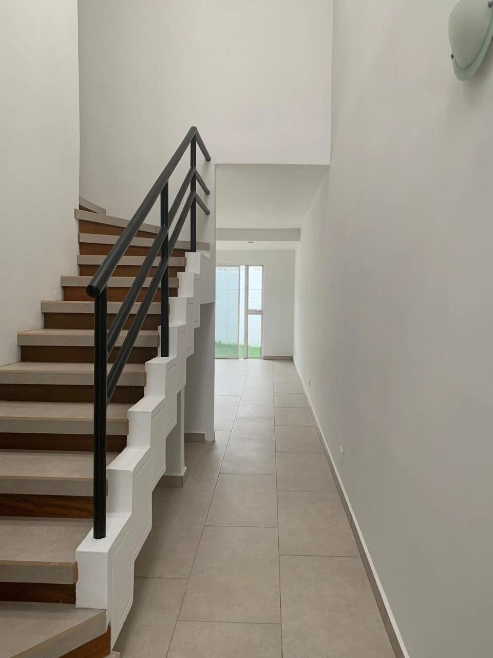 RECIBIDOR — Casa en Venta - KM 15 Carretera a el Salvador — Casa en Venta en Paraje Solar, Carretera a El Salvador, Guatemala, Ciudad — foto 2 de 15