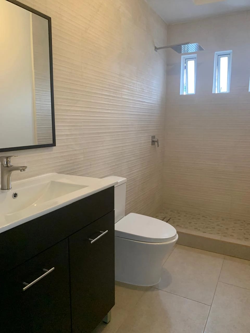SANITARIO H. PRINCIPAL — Casa en Venta - KM 15 Carretera a el Salvador — Casa en Venta en Paraje Solar, Carretera a El Salvador, Guatemala, Ciudad — foto 12 de 15