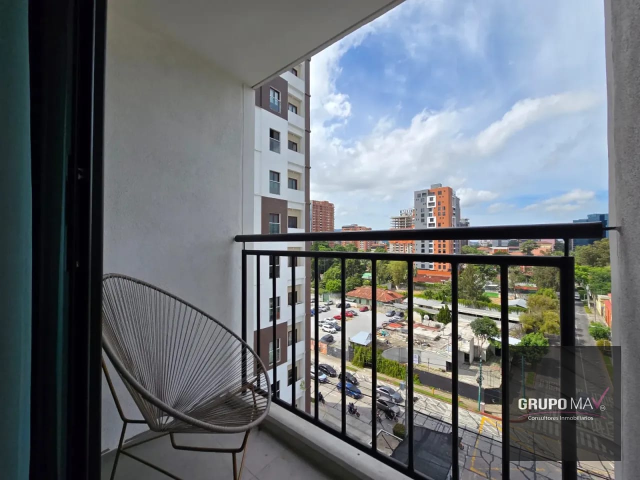 Apartamento Amueblado en Zona 10 Bona Diez - Image 4