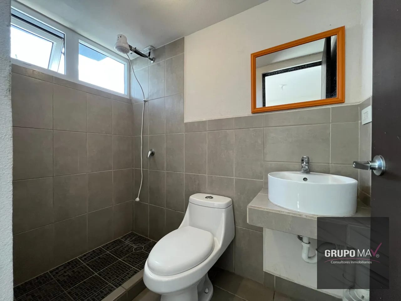 Apartamento Amueblado Edificio Akari Mixco Zona 2 — Apartamento en Alquiler en Akari, Zona 2 Mixco, Guatemala, Ciudad — foto 8 de 8