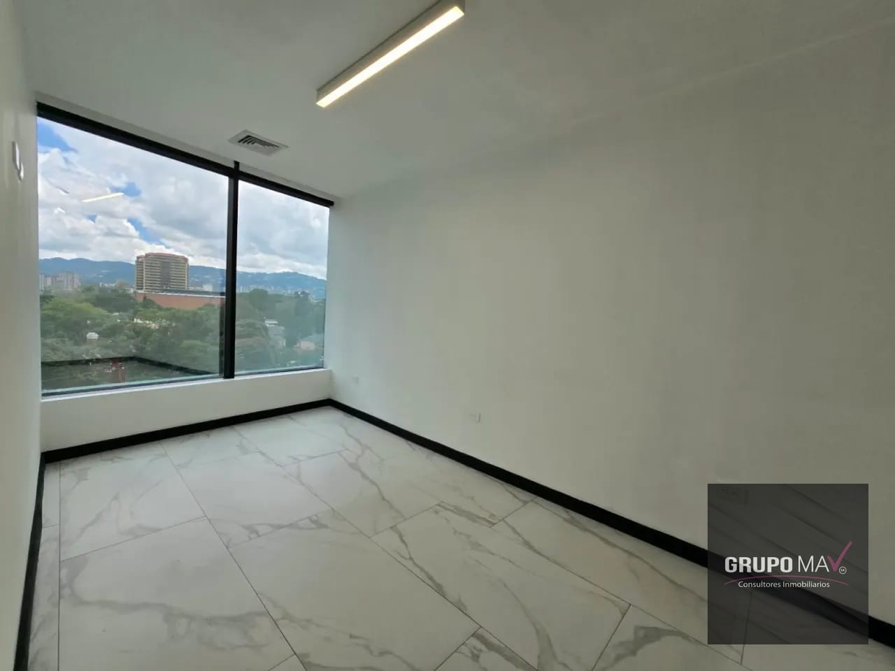 Oficina Zona 10 Edificio Interaméricas — Oficina en Alquiler en Zona 10, Guatemala, Ciudad — foto 7 de 12