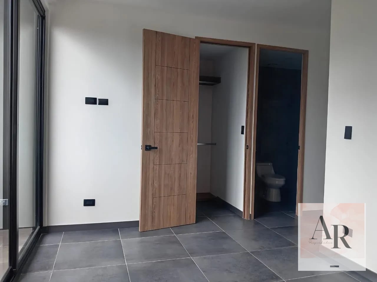 Apartemaneto en renta zona 10 — Apartamento en Alquiler en Zona 10, Guatemala, Ciudad — foto 2 de 8