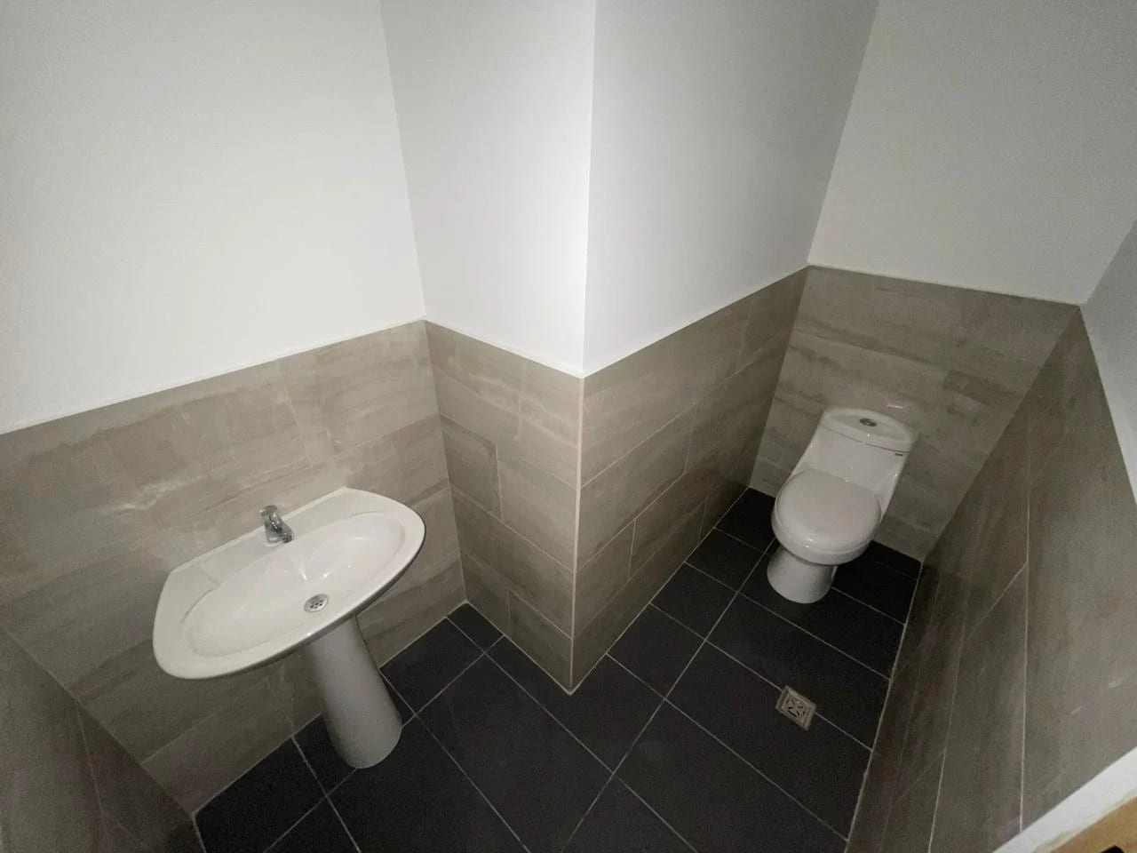 Oficina en Zona 10 — Oficina en Alquiler en Zona 10, Guatemala, Ciudad — foto 4 de 10