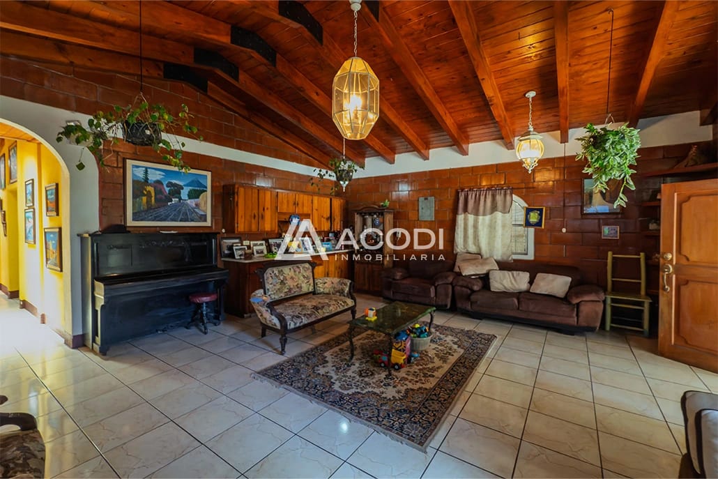 Casa de un nivel en San Lucas Sacatepéquez — Casa en Venta en San Lucas Sacatepéquez, Sacatepéquez — foto 2 de 10