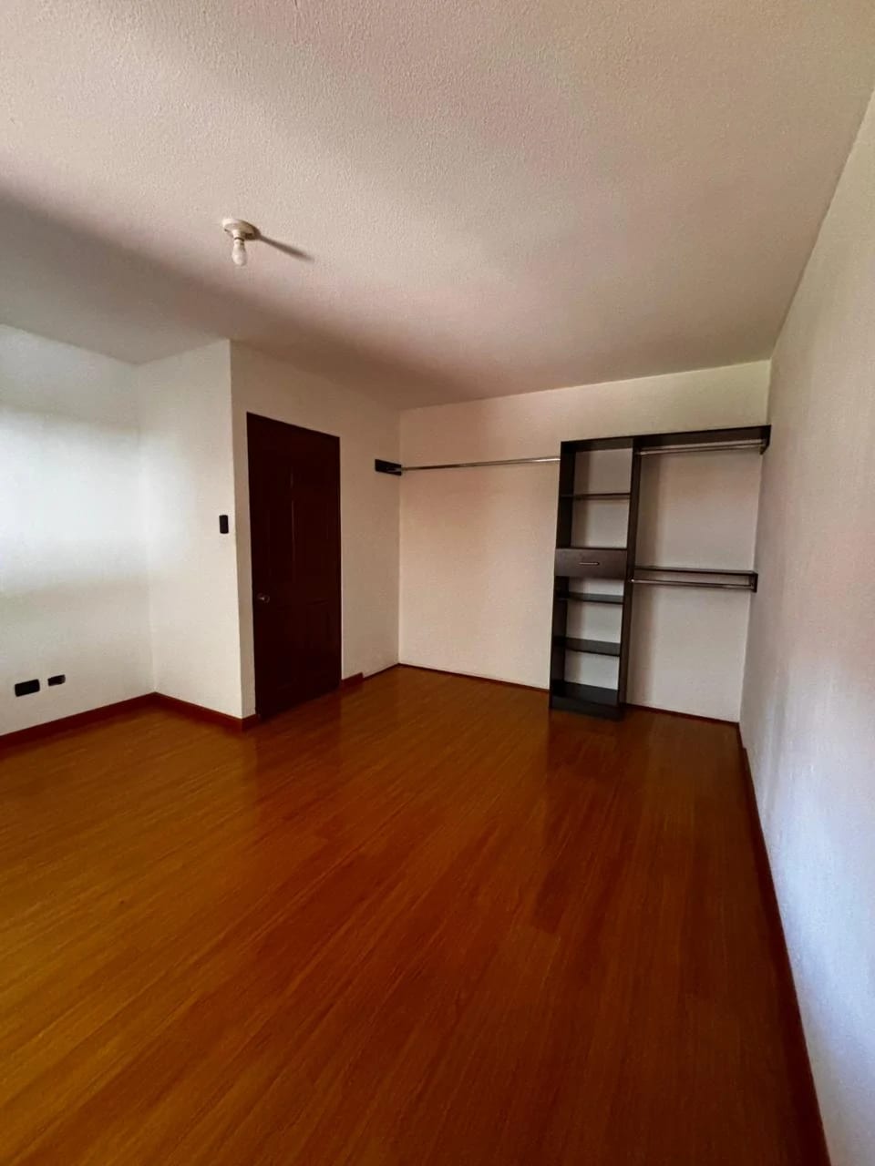 Apartamento con jardín en Las Charcas, Zona 11 — Apartamento en Alquiler en Zona 11, Guatemala, Ciudad — foto 2 de 10