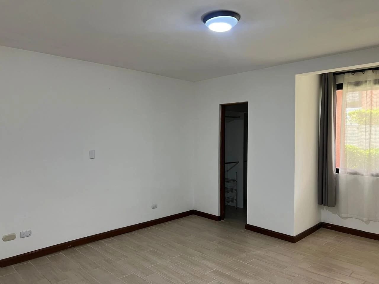 Apartamento en Zona 10 — Apartamento en Alquiler en Zona 10, Guatemala, Ciudad — foto 6 de 11