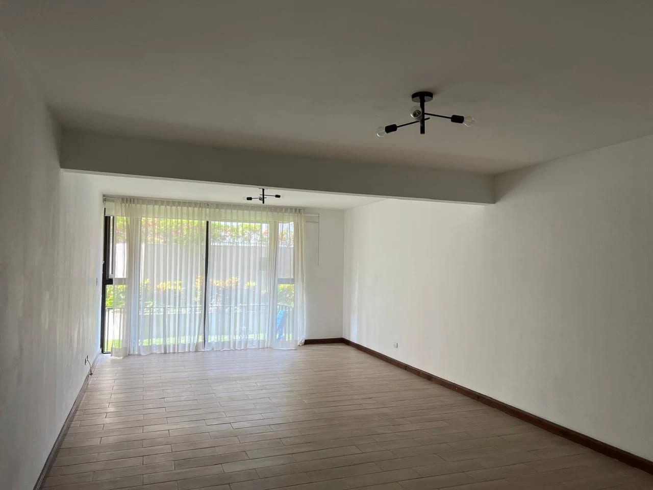 Apartamento en Zona 10 — Apartamento en Alquiler en Zona 10, Guatemala, Ciudad — foto 1 de 11