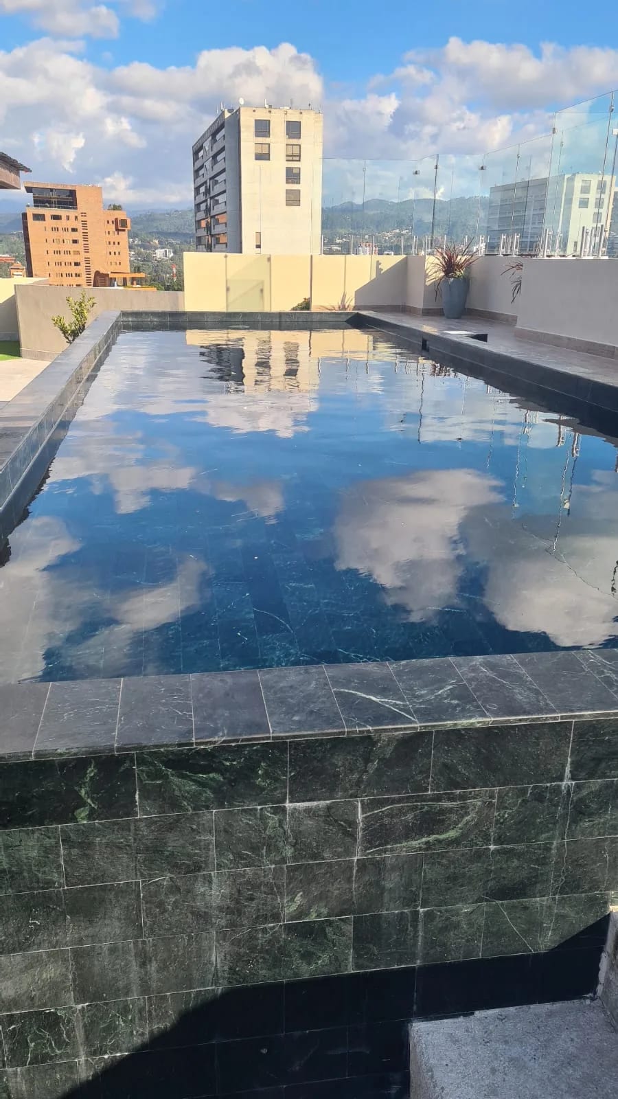 Apartamento en Zona 10 — Apartamento en Venta en Zona 10, Guatemala, Ciudad — foto 3 de 9