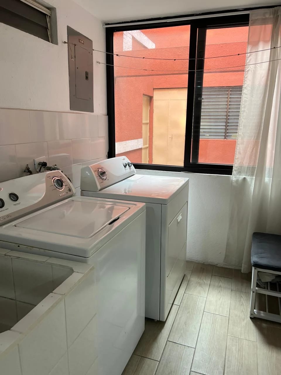 Apartamento en Zona 10 — Apartamento en Alquiler en Zona 10, Guatemala, Ciudad — foto 2 de 10