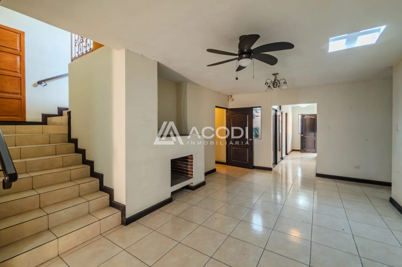Casa en San Cristóbal, Zona 8 de Mixco - Image 2