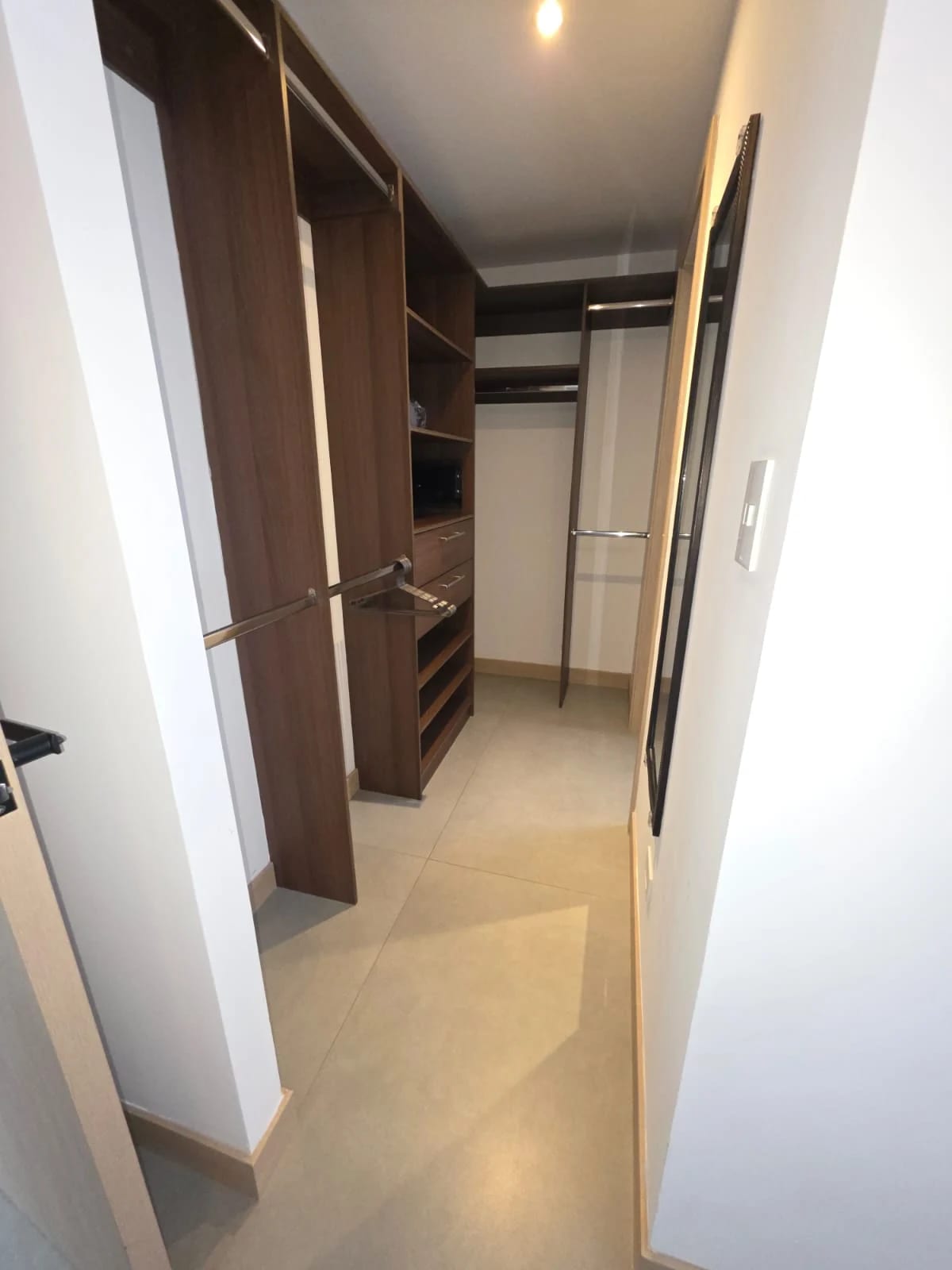Apartamento amueblado en Zona 10 — Apartamento en Alquiler en Zona 10, Guatemala, Ciudad — foto 4 de 8
