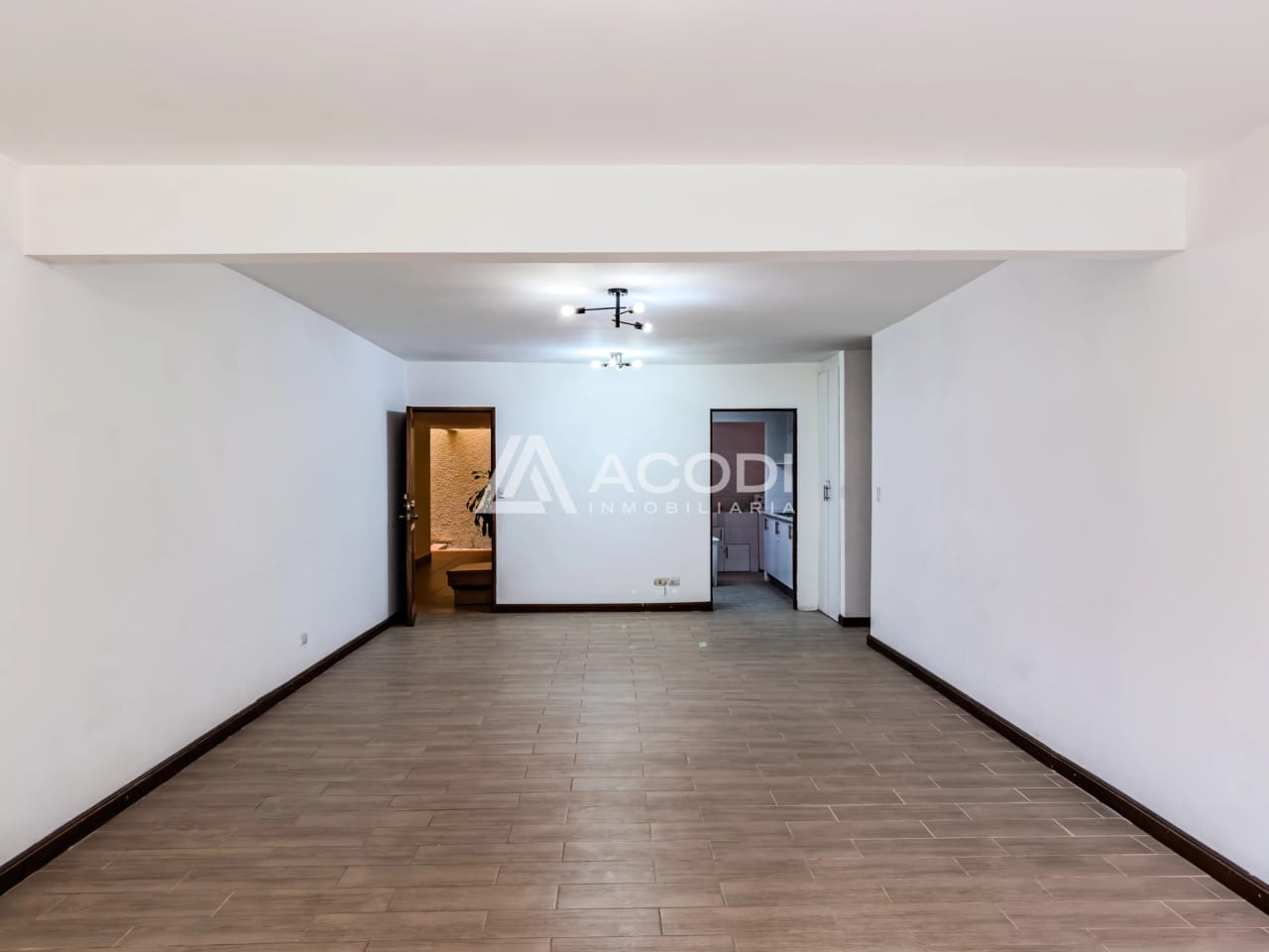 Apartamento en Zona 10 - Image 2