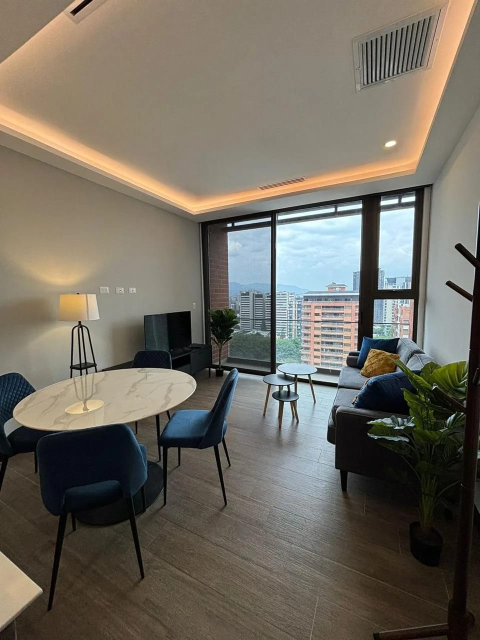 Apartamento amueblado en Zona 10 — Apartamento en Alquiler en Zona 10, Guatemala, Ciudad — foto 1 de 4