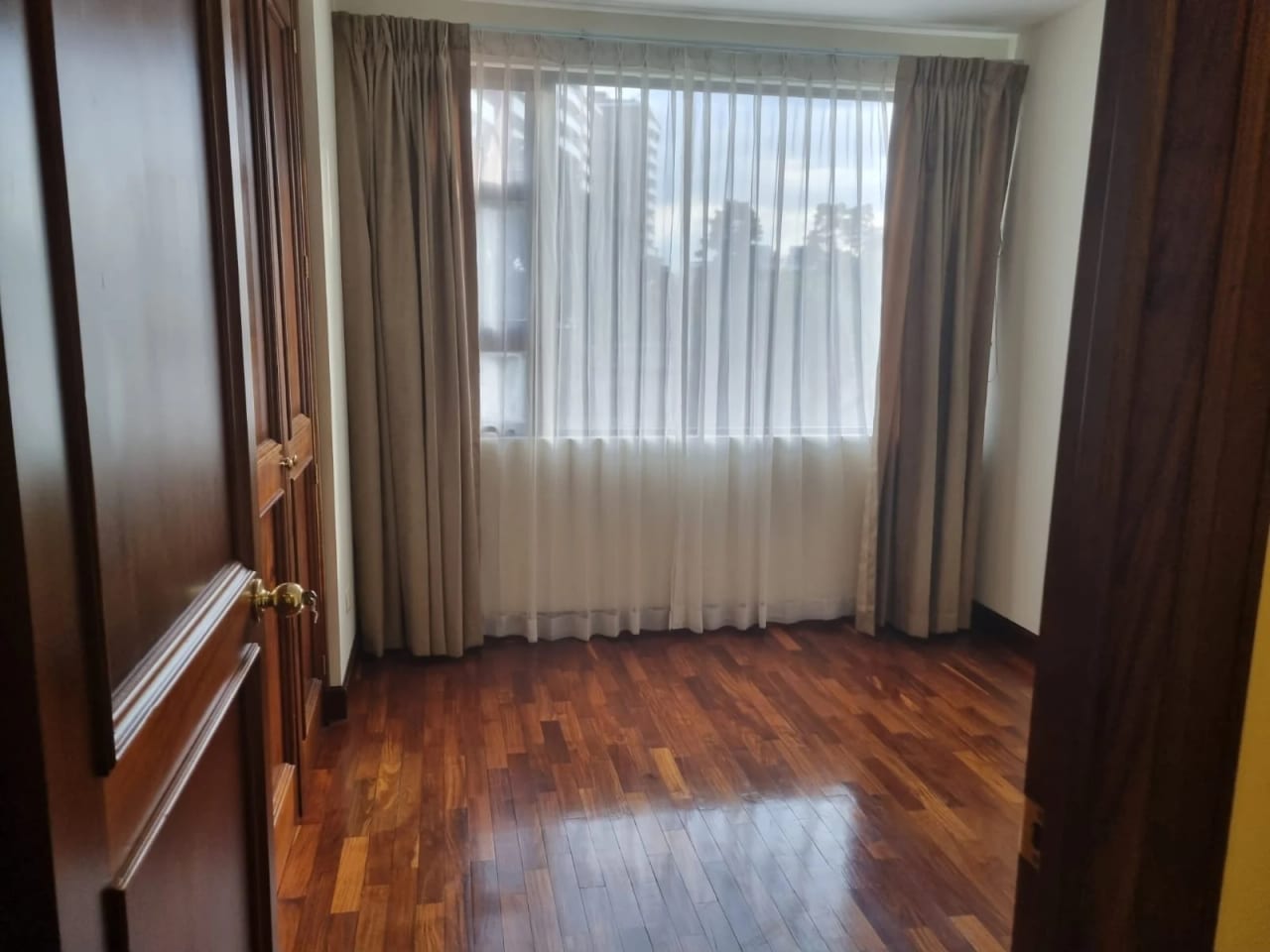 Apartamento en Zona 10 — Apartamento en Alquiler en Zona 10, Guatemala, Ciudad — foto 2 de 8
