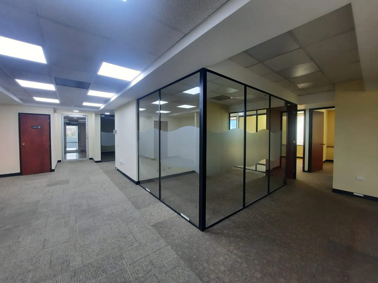 Oficina en Zona 14 — Oficina en Alquiler en Zona 14, Guatemala, Ciudad — foto 2 de 4