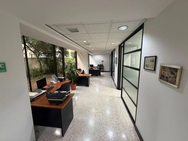 Oficina en Zona 10 — Oficina en Alquiler en Zona 10, Guatemala, Ciudad — foto 1 de 6