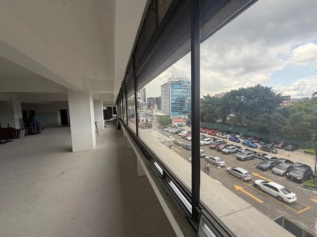 Oficina en Zona 10 — Oficina en Alquiler en Zona 10, Guatemala, Ciudad — foto 4 de 5