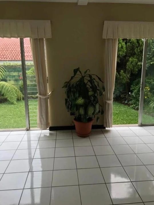 Casa en Zona 16 — Casa en Alquiler en Zona 16, Guatemala, Ciudad — foto 2 de 8