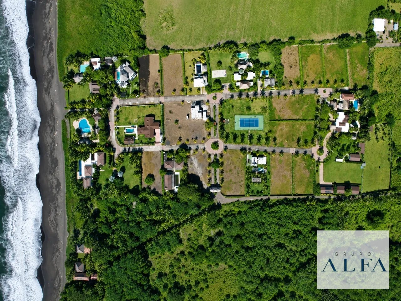 Hermoso Terreno de Playa 2,000 V Palmeras de Monterrico — Terreno en Venta en Monterrico, Santa Rosa — foto 2 de 7