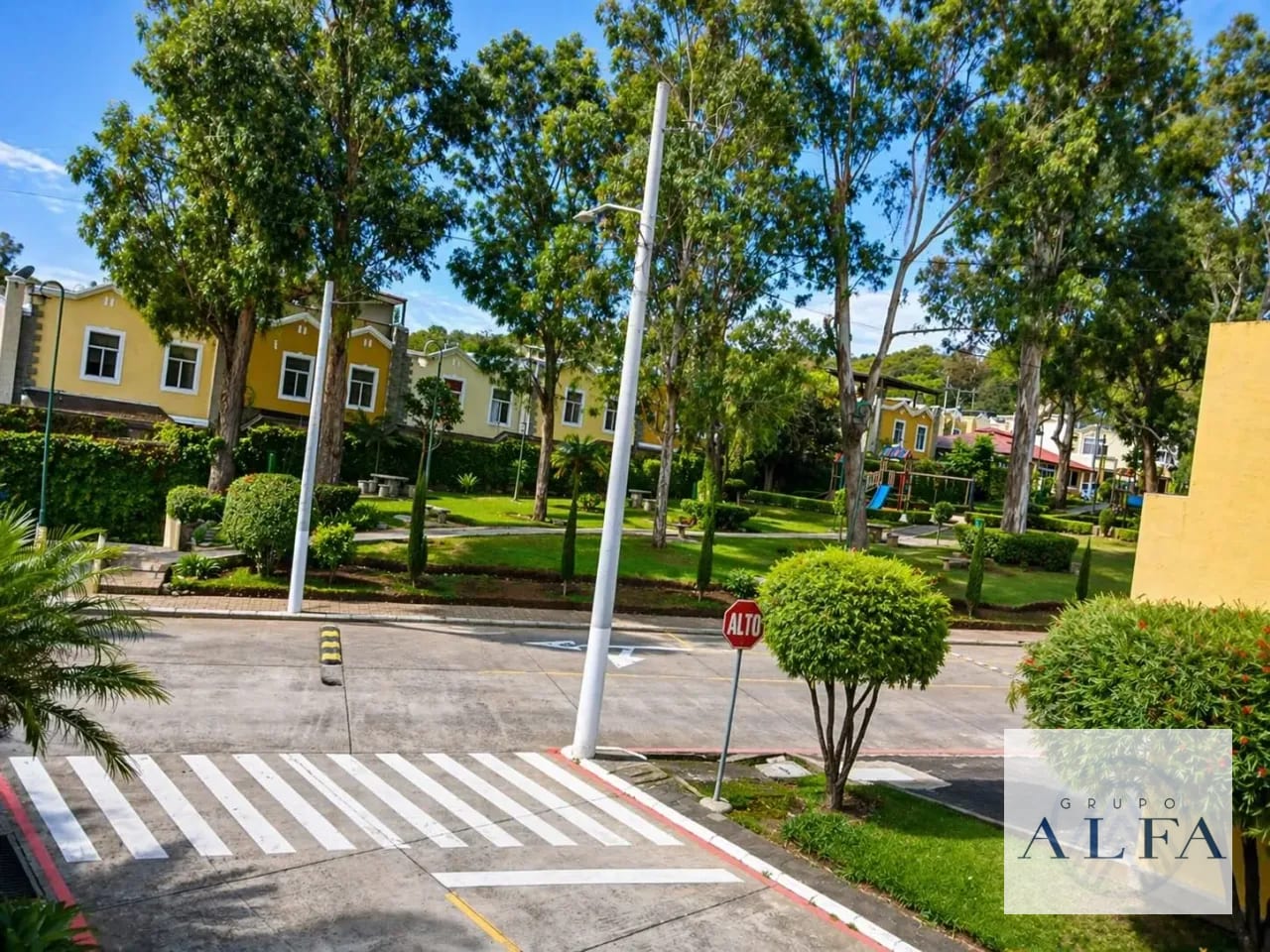 Casa Tipo Townhouse en Venta | Altos del Encinal, Zona 7 Mixco — Casa en Venta en Zona 7 Mixco, Guatemala, Ciudad — foto 9 de 9