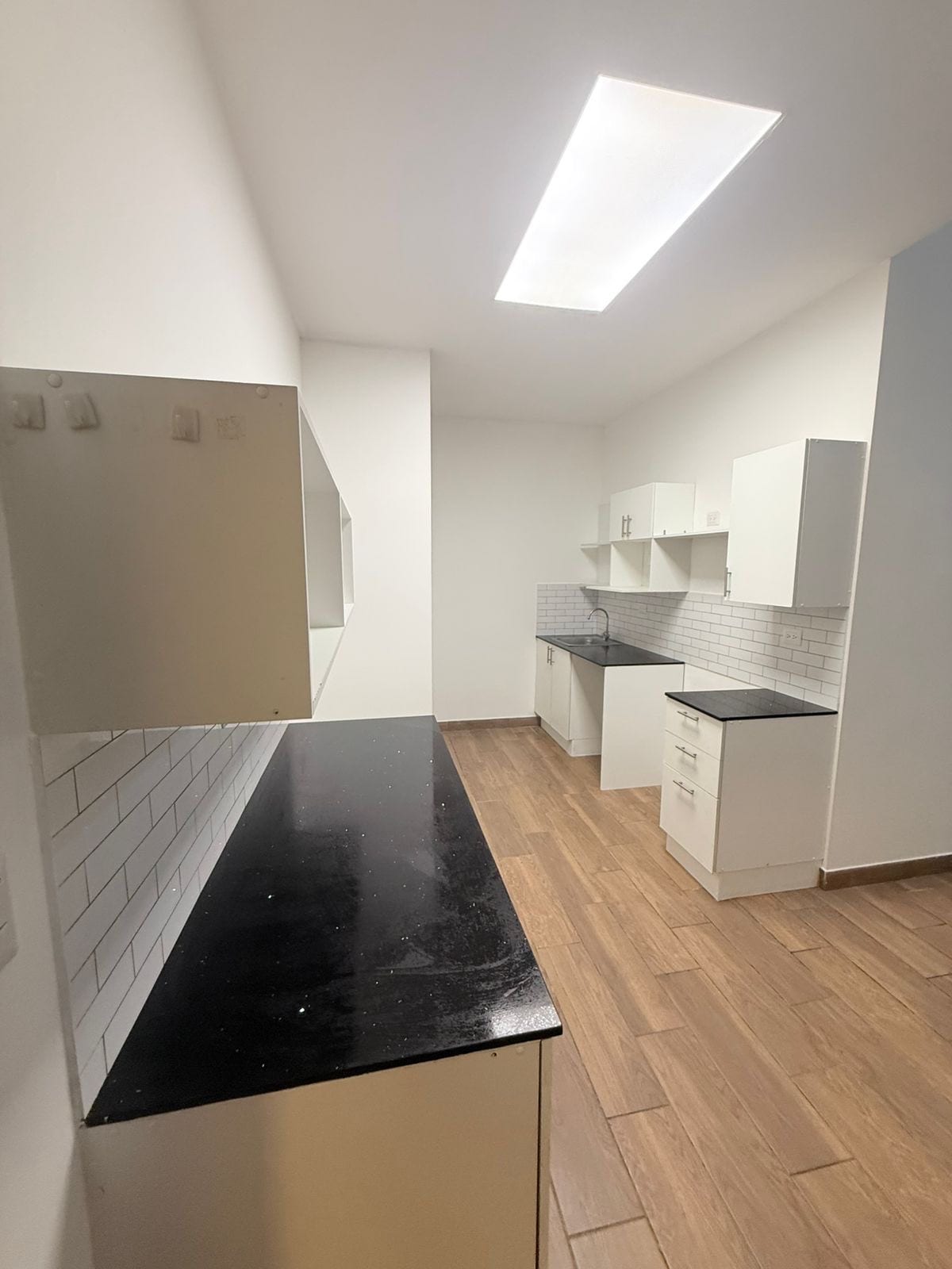 APARTAMENTO EN VENTA EDIFICIO ROQUE ZONA 2 EN PRIMER NIVEL SUPER ACCESIBLE — Apartamento en Venta en Edificio Roque, Zona 2, Guatemala, Ciudad — foto 3 de 15