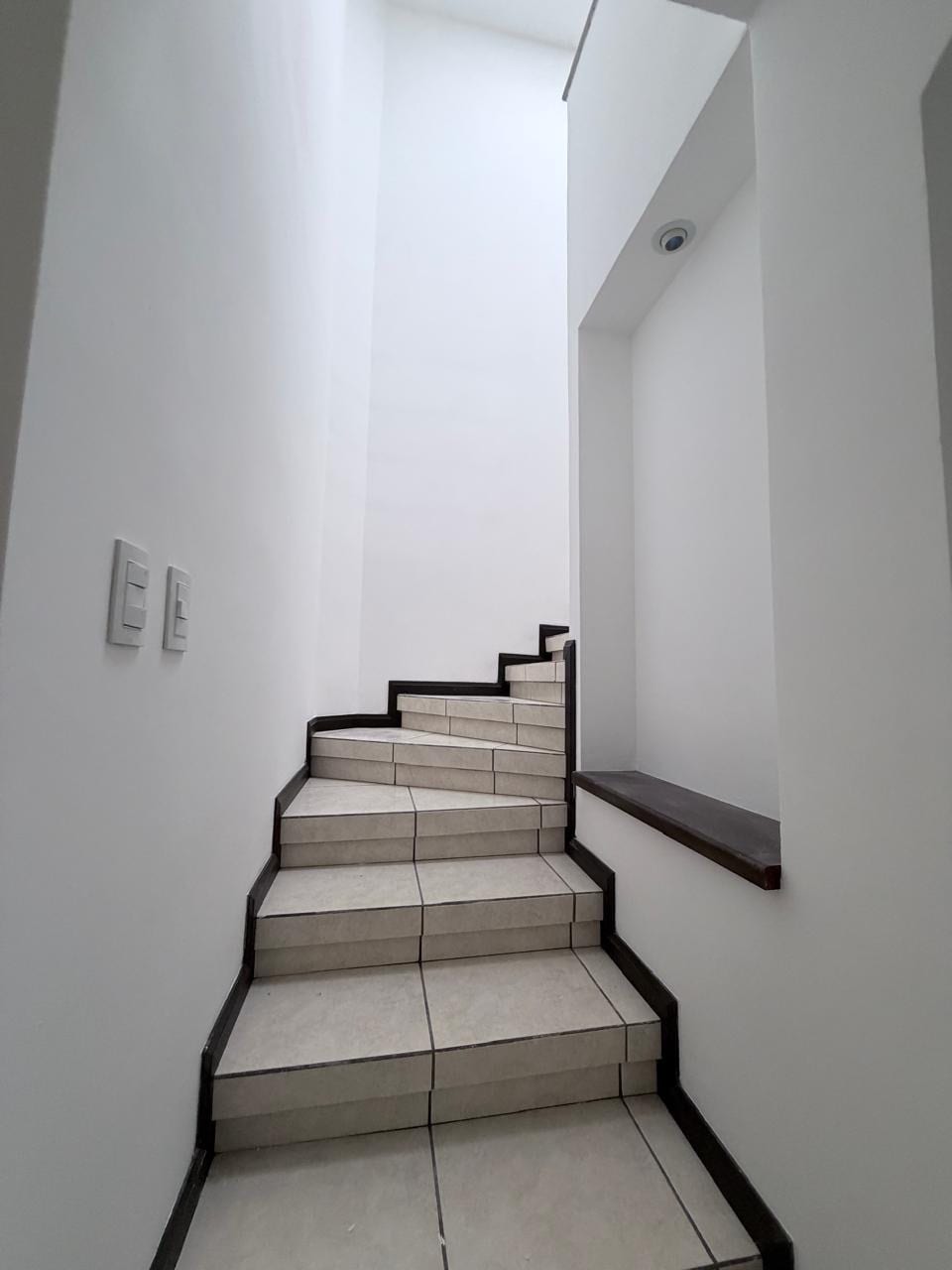 HERMOSA CASA EN VENTA ! VISTAS DE SAN ISIDRO A UN EXCELENTE PRECIO AGENDA HOY TU VISITA — Casa en Venta en Vistas de San Isidro, Zona 16, Guatemala, Ciudad — foto 6 de 17