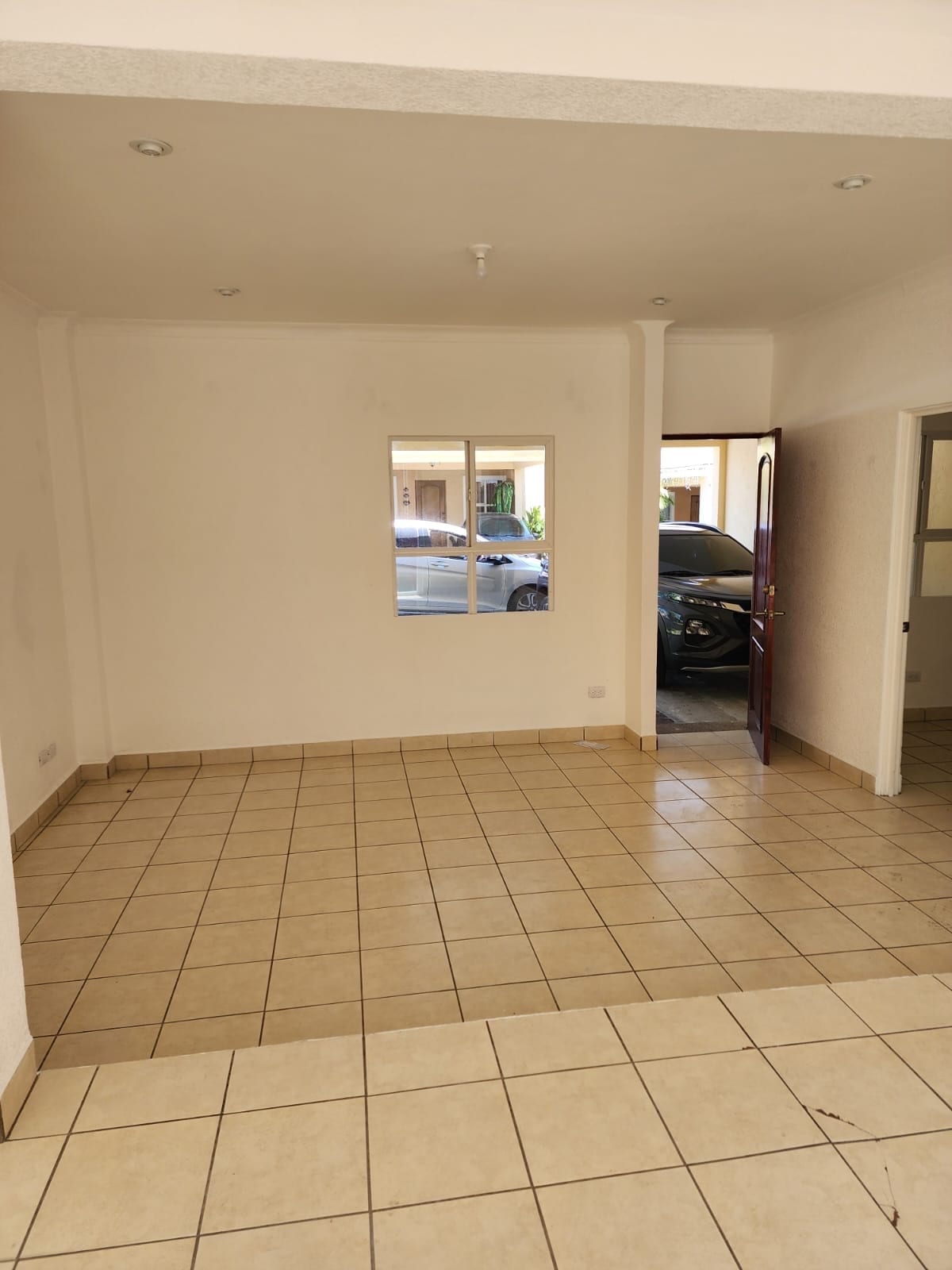 LINDA CASA EN VENTADE 4 HABITACIONES MÁS ESTUDIO EN BOSQUES DEL MIRADOR SAN CRISTOBAL — Casa en Venta en Zona 8 Mixco, Guatemala, Ciudad — foto 1 de 14
