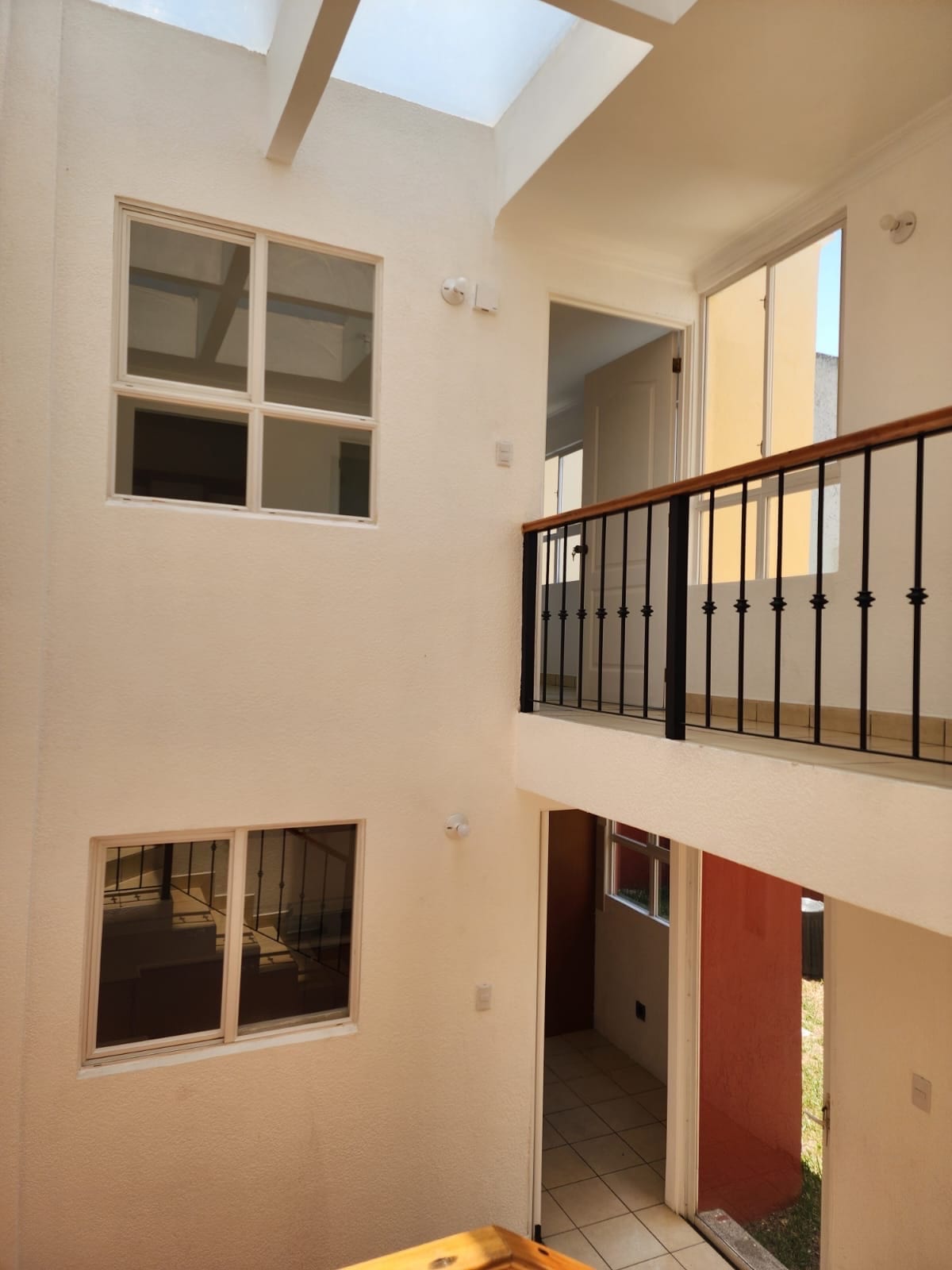LINDA CASA EN VENTADE 4 HABITACIONES MÁS ESTUDIO EN BOSQUES DEL MIRADOR SAN CRISTOBAL — Casa en Venta en Zona 8 Mixco, Guatemala, Ciudad — foto 6 de 14