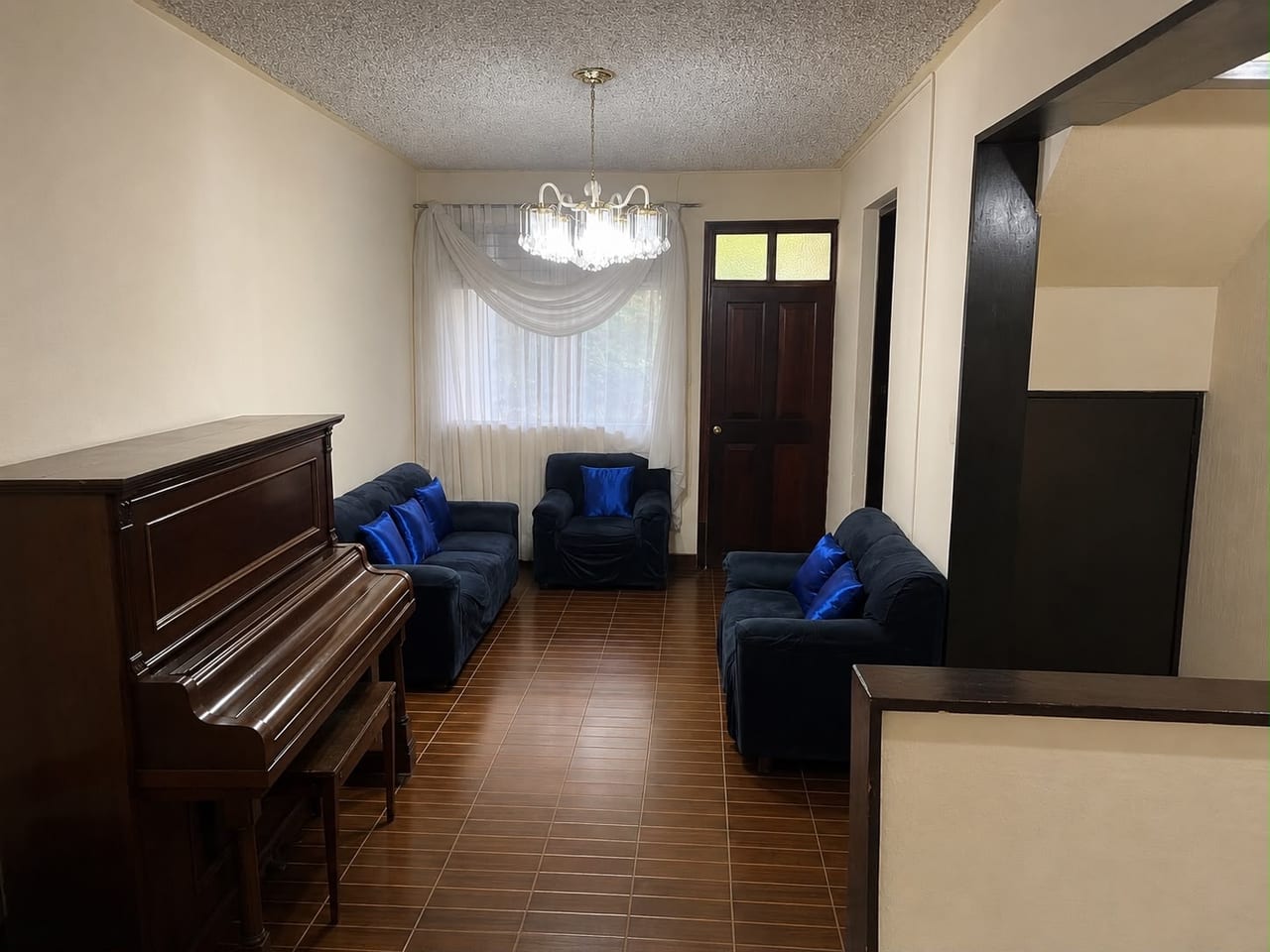 Vendo Casa en Pinares de San Cristobal Zona 8 de Mixco — Casa en Venta en Pinares de San Cristobal, Zona 8 Mixco, Guatemala, Ciudad — foto 2 de 14