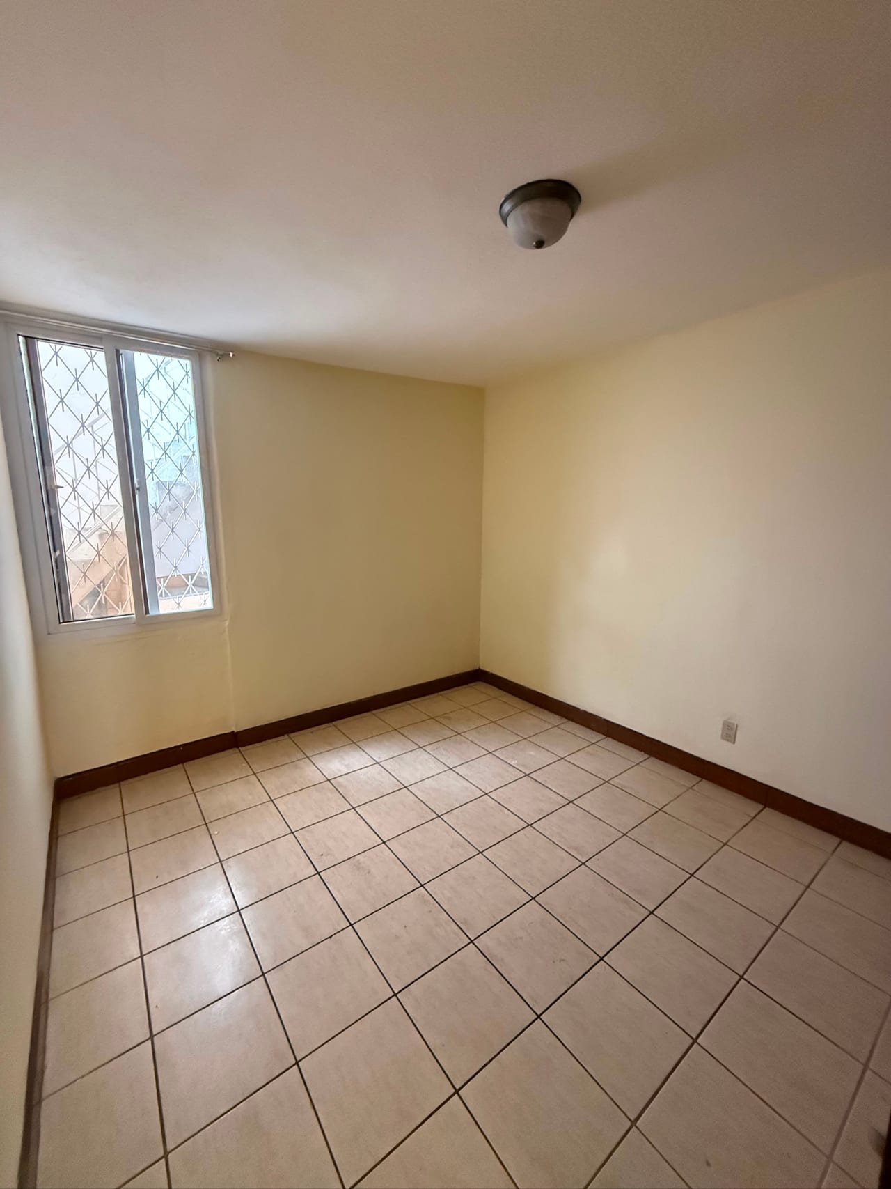 Vendo Casa de un Nivel en Residencial Vivibien Zona 5 — Casa en Venta en Colonia Vivibien, Zona 5, Guatemala, Ciudad — foto 5 de 17