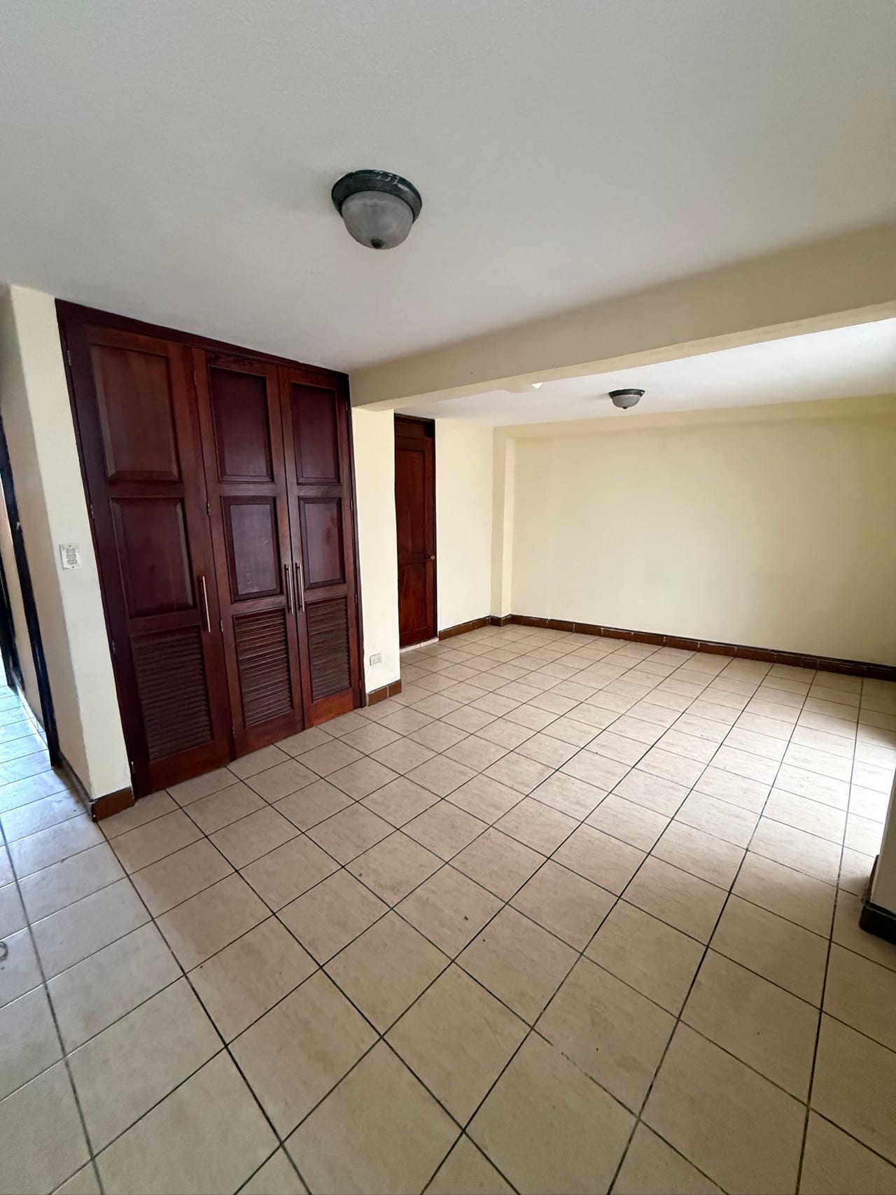 Vendo Casa de un Nivel en Residencial Vivibien Zona 5 — Casa en Venta en Colonia Vivibien, Zona 5, Guatemala, Ciudad — foto 7 de 17
