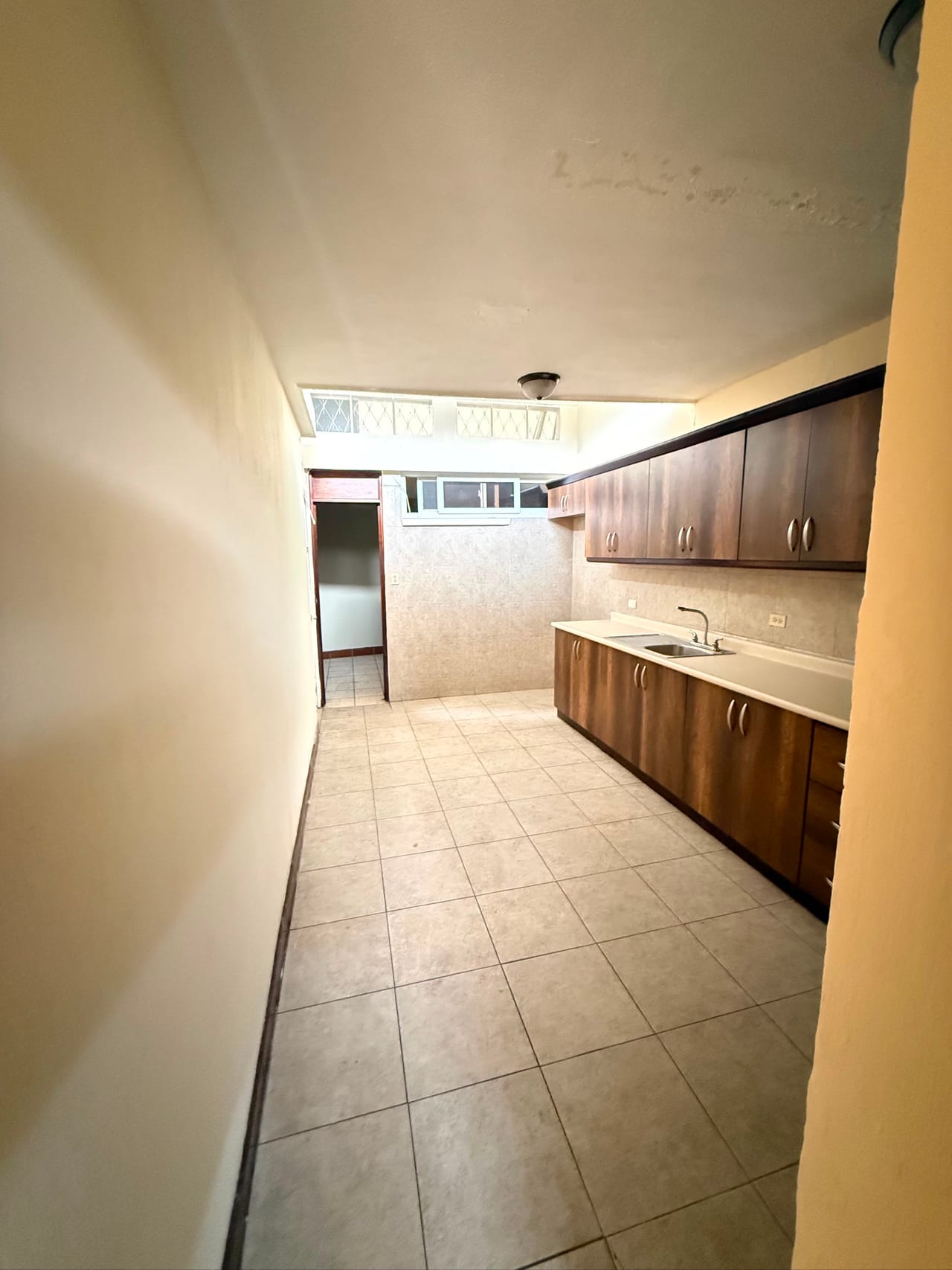 Vendo Casa de un Nivel en Residencial Vivibien Zona 5 — Casa en Venta en Colonia Vivibien, Zona 5, Guatemala, Ciudad — foto 9 de 17