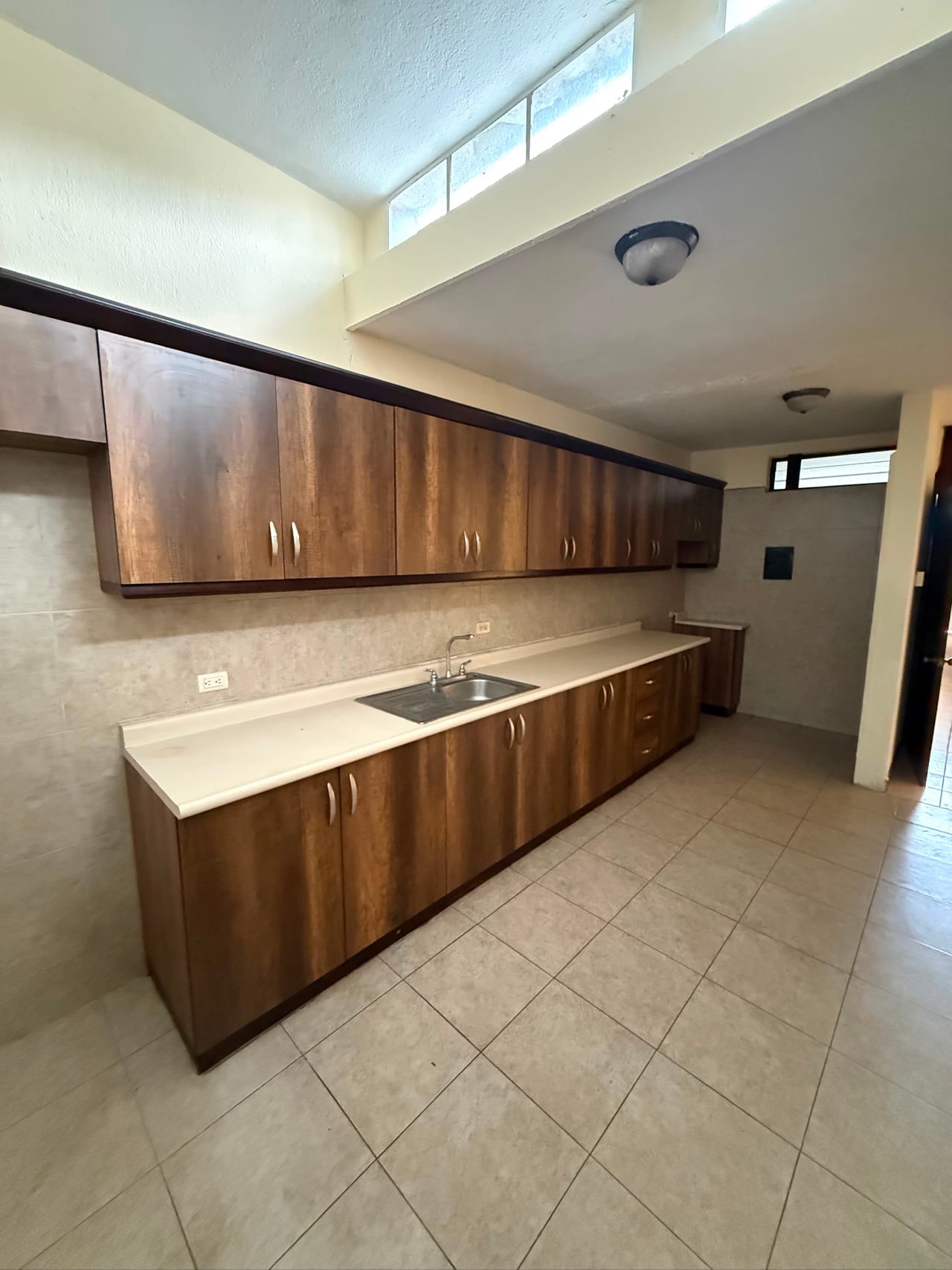 Vendo Casa de un Nivel en Residencial Vivibien Zona 5 — Casa en Venta en Colonia Vivibien, Zona 5, Guatemala, Ciudad — foto 10 de 17