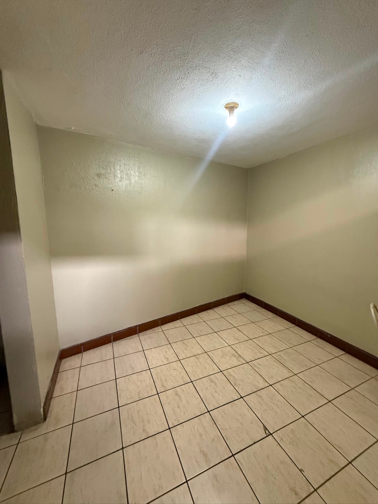 Vendo Casa de un Nivel en Residencial Vivibien Zona 5 — Casa en Venta en Colonia Vivibien, Zona 5, Guatemala, Ciudad — foto 12 de 17