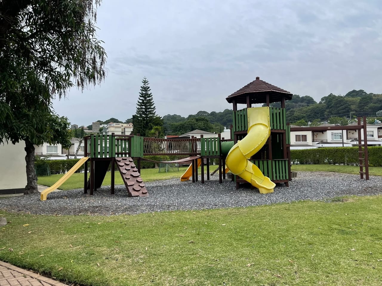 Casa Disponible en Renta y Venta en Luces del Encinal Zona 7 de Mixco — Casa en Venta en Zona 7 Mixco, Guatemala, Ciudad — foto 14 de 17