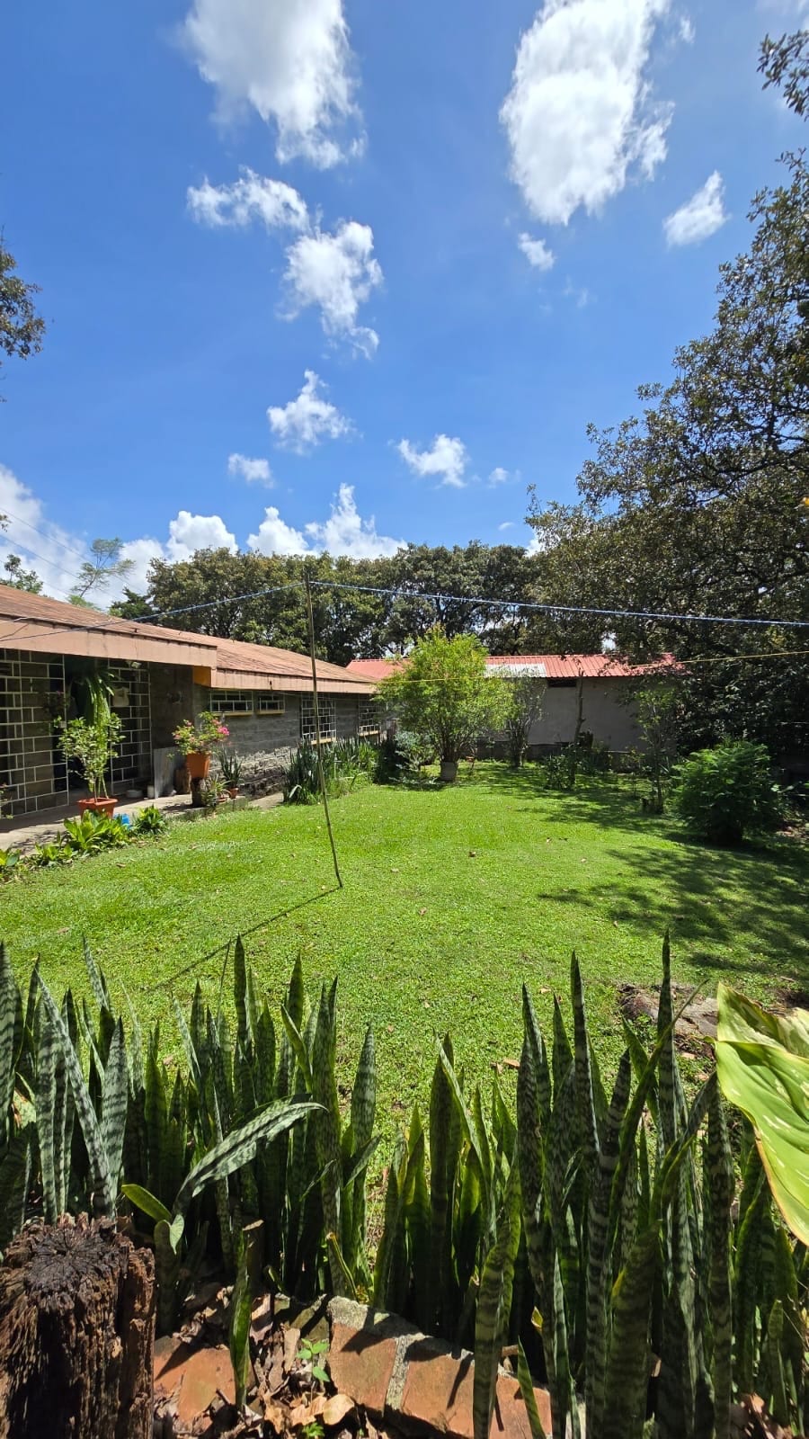 Hermosa y Amplia Propiedad en Venta en San Cristóbal, Mixco! ✨🏡 — Casa en Venta en Zona 8 Mixco, Guatemala, Ciudad — foto 3 de 14