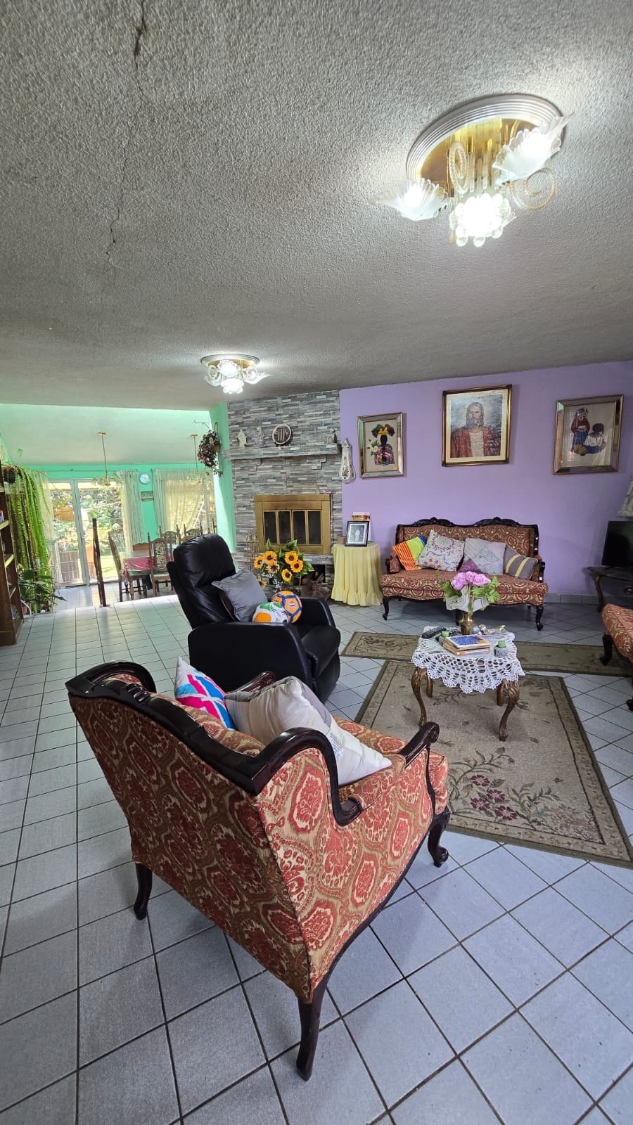 Hermosa y Amplia Propiedad en Venta en San Cristóbal, Mixco! ✨🏡 — Casa en Venta en Zona 8 Mixco, Guatemala, Ciudad — foto 5 de 14