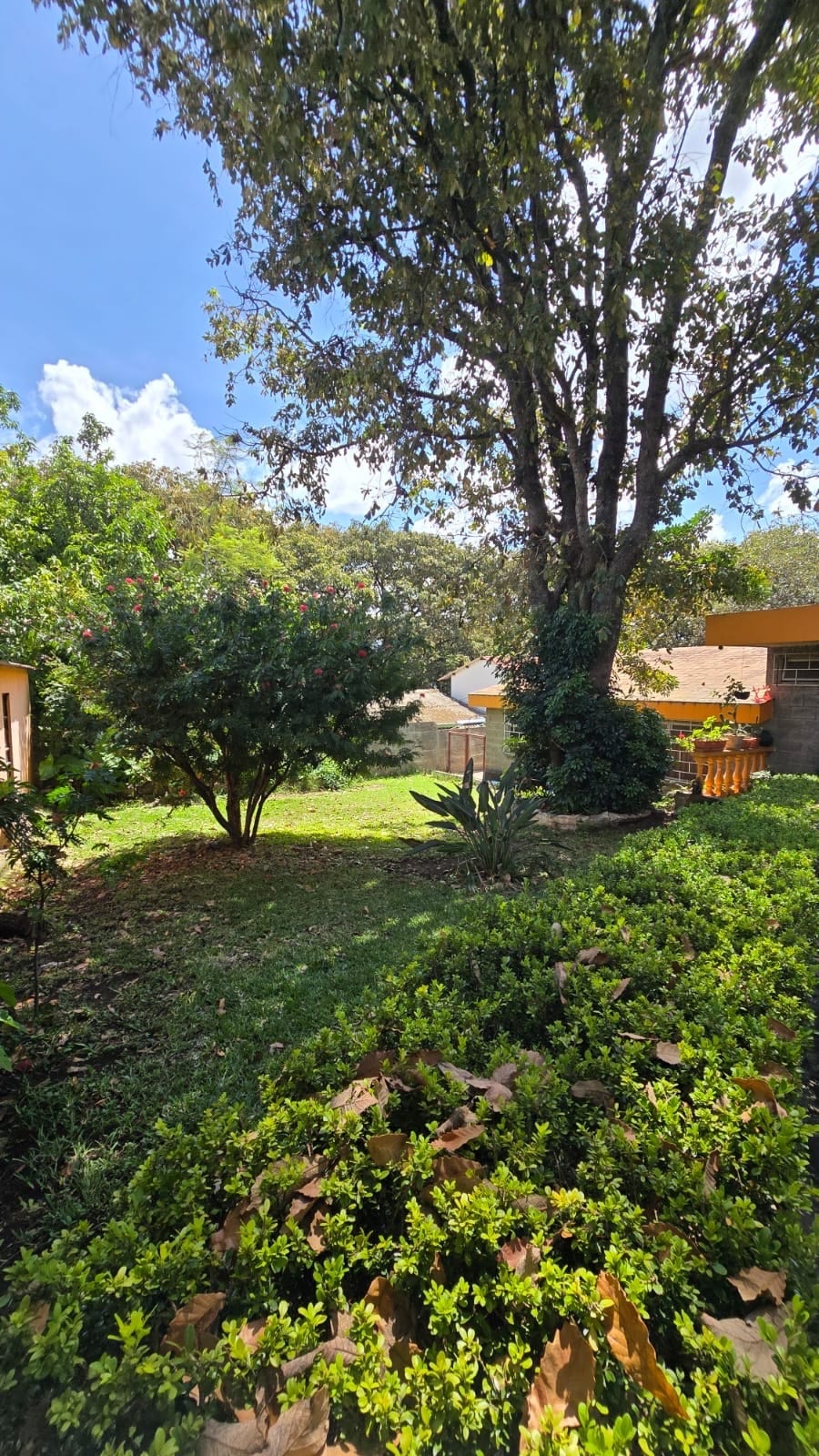 Hermosa y Amplia Propiedad en Venta en San Cristóbal, Mixco! ✨🏡 — Casa en Venta en Zona 8 Mixco, Guatemala, Ciudad — foto 7 de 14
