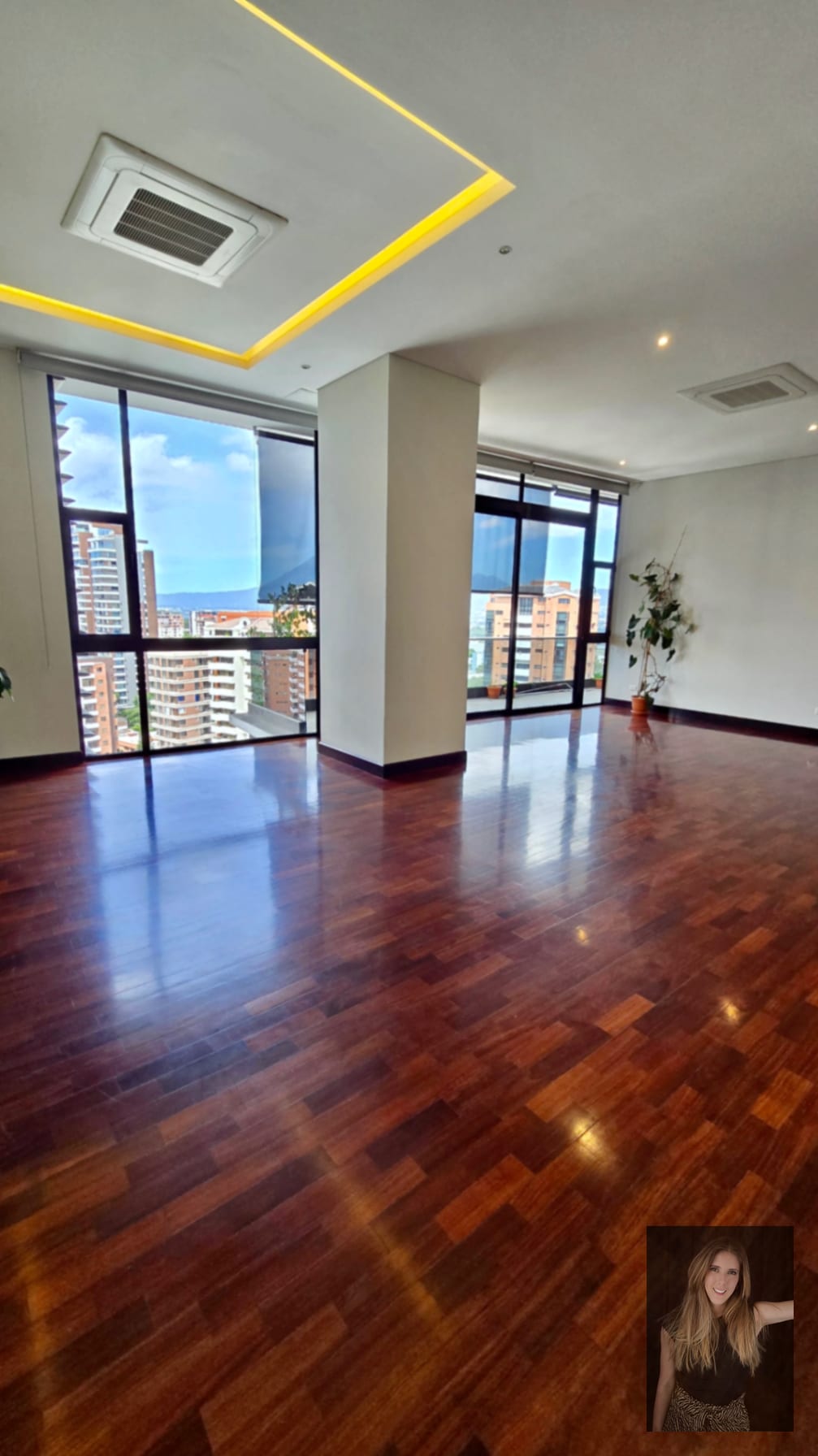 Apartamento en renta Edificio Santa Ines zona 14 - Image 2